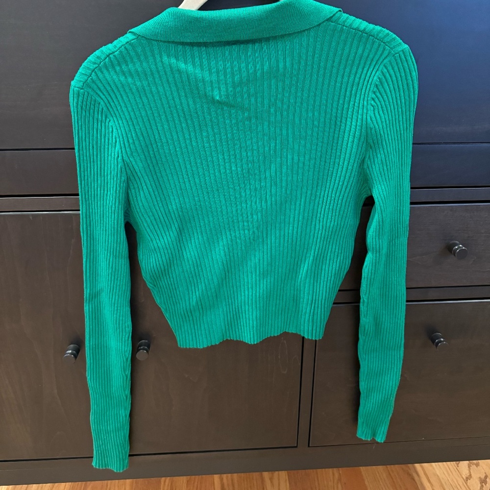 H&M Collared Rib Knit Top, Green, NWT, M - Picture 2 of 4